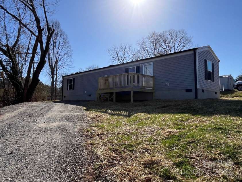 29 Francis Street, Marion, NC 28752.  MLS# CAR4232166, YatesRealty ID 8464. 