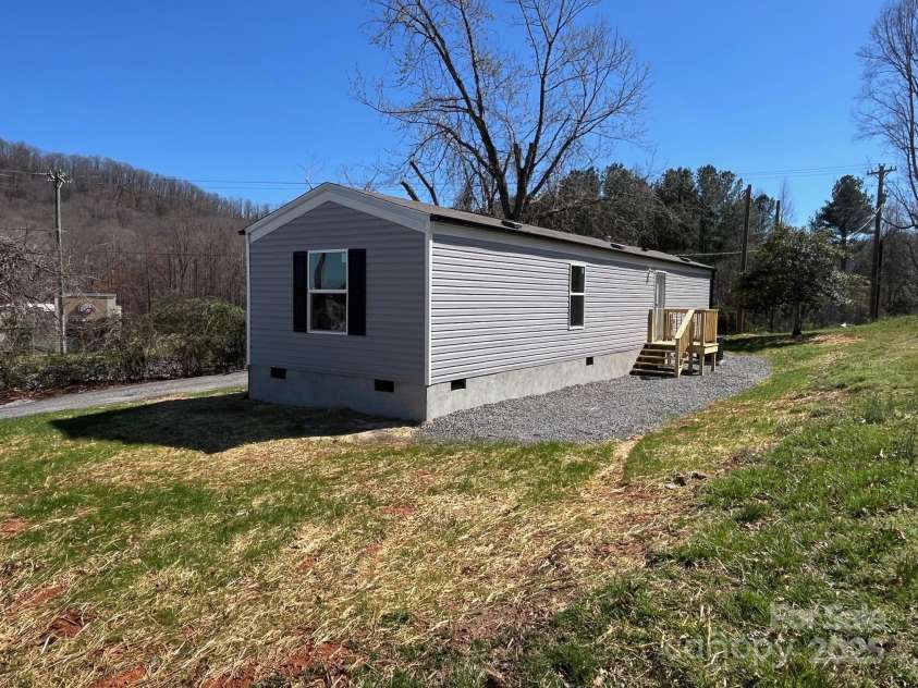 29 Francis Street, Marion, NC 28752.  MLS# CAR4232166, YatesRealty ID 8464. 