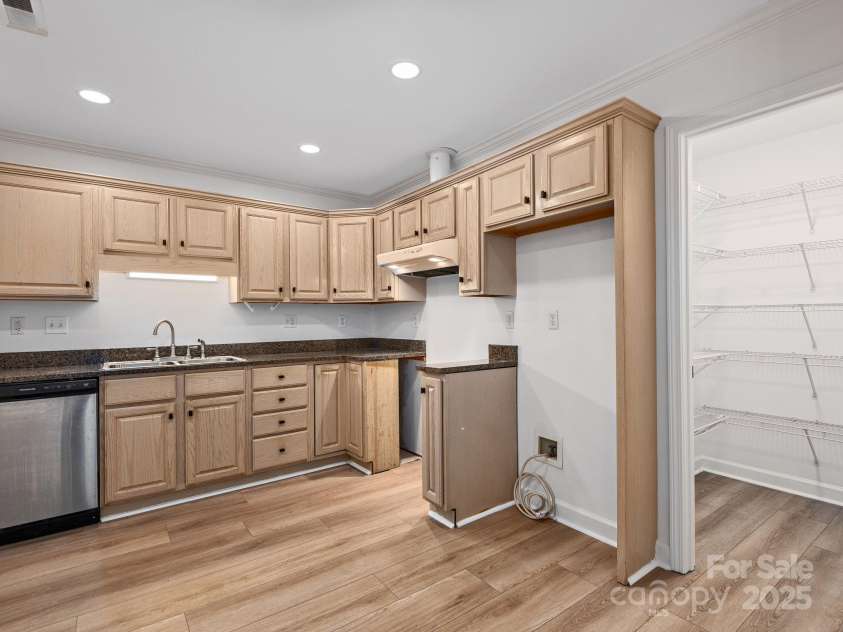 34 Lake Pointe Circle, Hendersonville, NC 28792.  MLS# CAR4204353, YatesRealty ID 8465. 