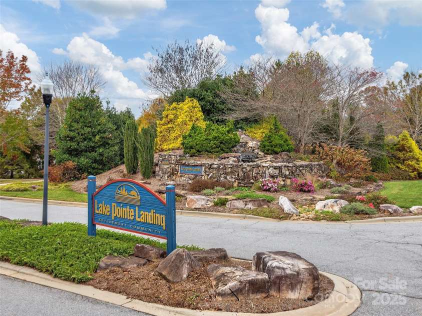 34 Lake Pointe Circle, Hendersonville, NC 28792.  MLS# CAR4204353, YatesRealty ID 8465. 