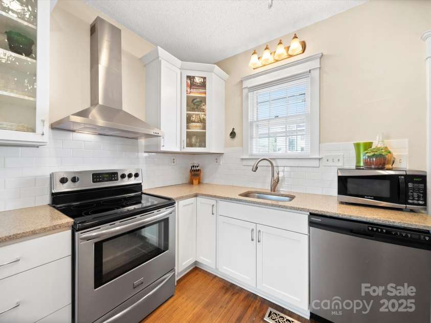 1114 Herrin Avenue, Charlotte, NC 28205.  MLS# CAR4241524, YatesRealty ID 8467. 