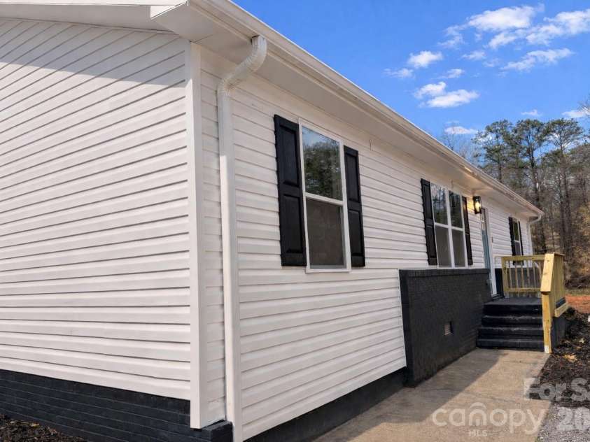 112 Harmony Trail, Gastonia, NC 28056.  MLS# CAR4350947, YatesRealty ID 8467. Fresh siding