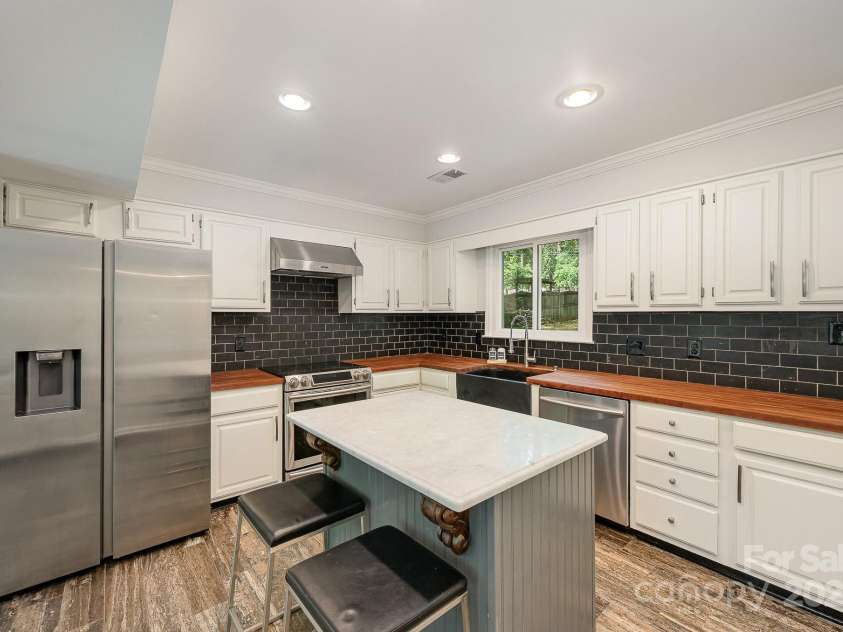 8936 Rittenhouse Circle, Charlotte, NC 28270.  MLS# CAR4248901, YatesRealty ID 8468. 