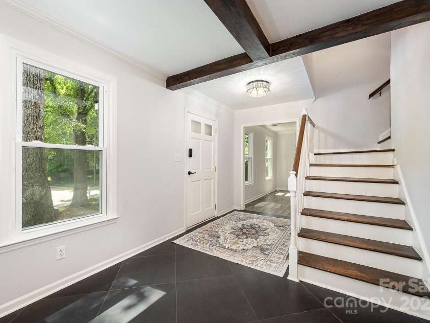 8936 Rittenhouse Circle, Charlotte, NC 28270.  MLS# CAR4248901, YatesRealty ID 8468. Foyer