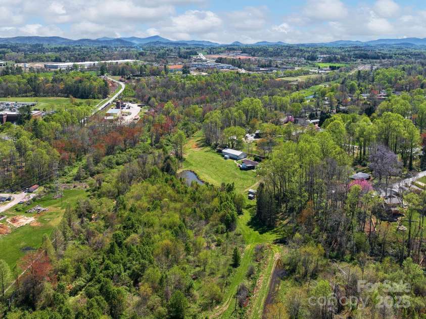 520 Loop Road, Hendersonville, NC 28792.  MLS# CAR4234543, YatesRealty ID 8469. 