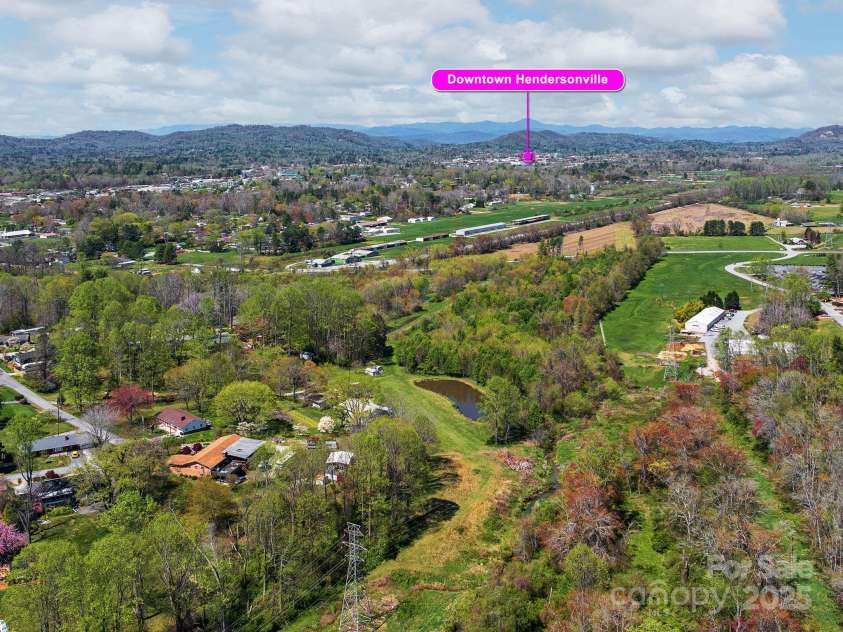 520 Loop Road, Hendersonville, NC 28792.  MLS# CAR4234543, YatesRealty ID 8469. 