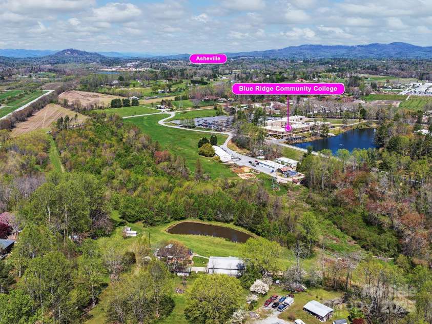 520 Loop Road, Hendersonville, NC 28792.  MLS# CAR4234543, YatesRealty ID 8469. 