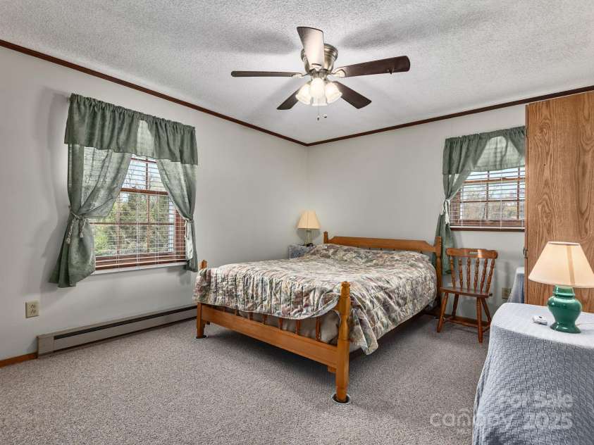 520 Loop Road, Hendersonville, NC 28792.  MLS# CAR4234543, YatesRealty ID 8469. 