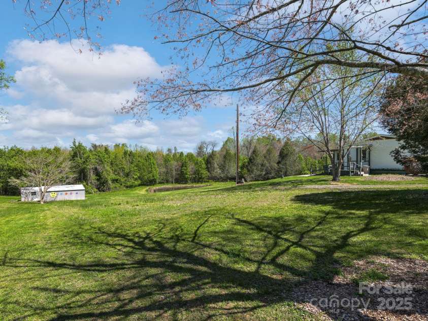 520 Loop Road, Hendersonville, NC 28792.  MLS# CAR4234543, YatesRealty ID 8469. 