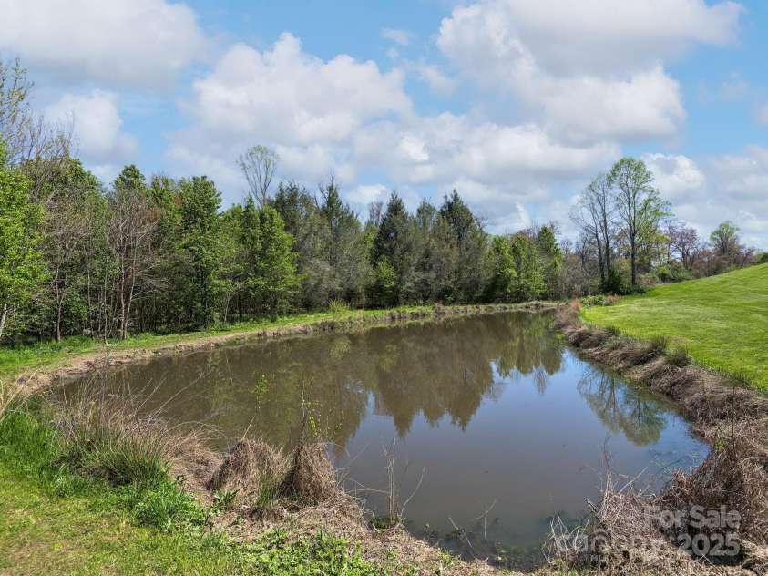 520 Loop Road, Hendersonville, NC 28792.  MLS# CAR4234543, YatesRealty ID 8469. 