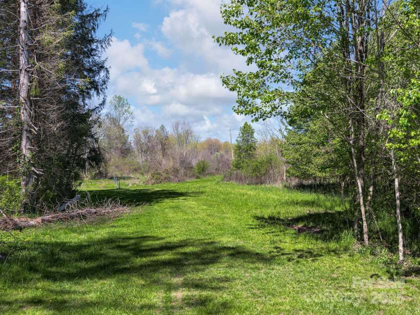 520 Loop Road, Hendersonville, NC 28792.  MLS# CAR4234543, YatesRealty ID 8469. 