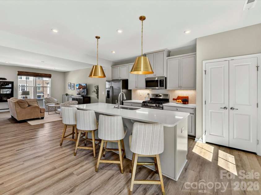 2621 Grantham Place Drive, Fort Mill, SC 29715.  MLS# CAR4383237, YatesRealty ID 8470. Welcome to 2621 Grantham Place Drive! 