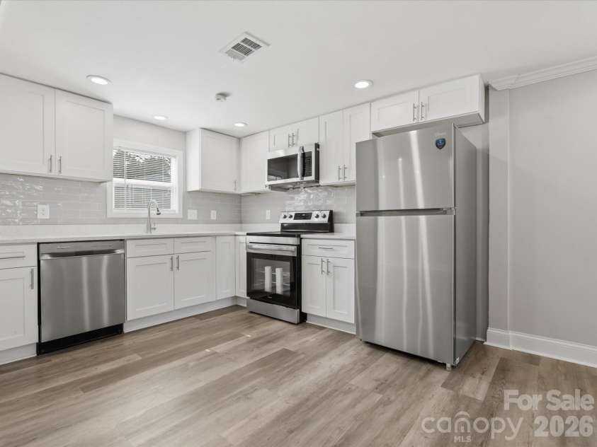 3900 Plainview Road, Charlotte, NC 28208.  MLS# CAR4355687, YatesRealty ID 8471. 