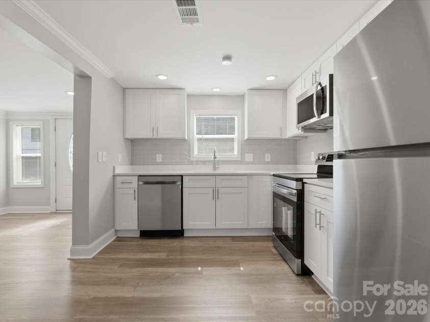 3900 Plainview Road, Charlotte, NC 28208.  MLS# CAR4355687, YatesRealty ID 8471. 