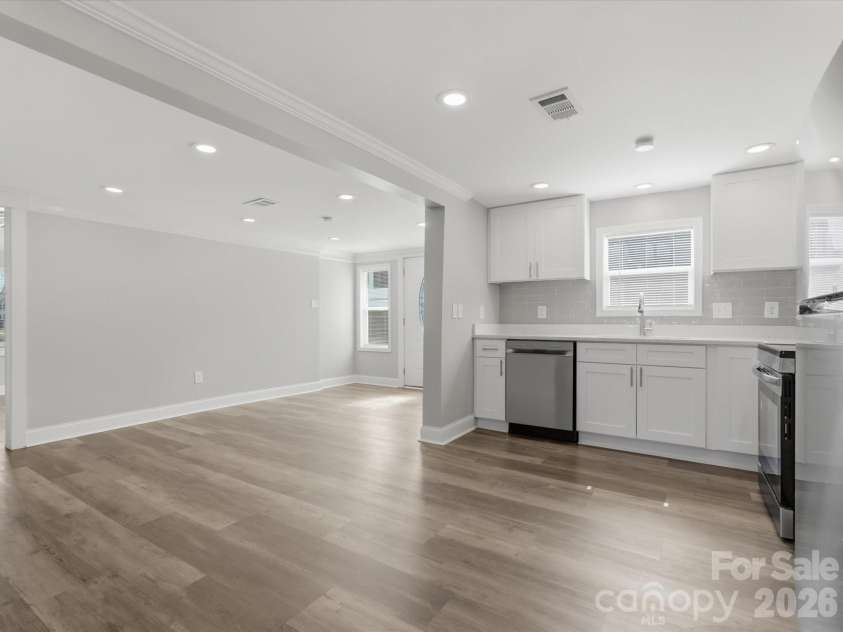 3900 Plainview Road, Charlotte, NC 28208.  MLS# CAR4355687, YatesRealty ID 8471. 