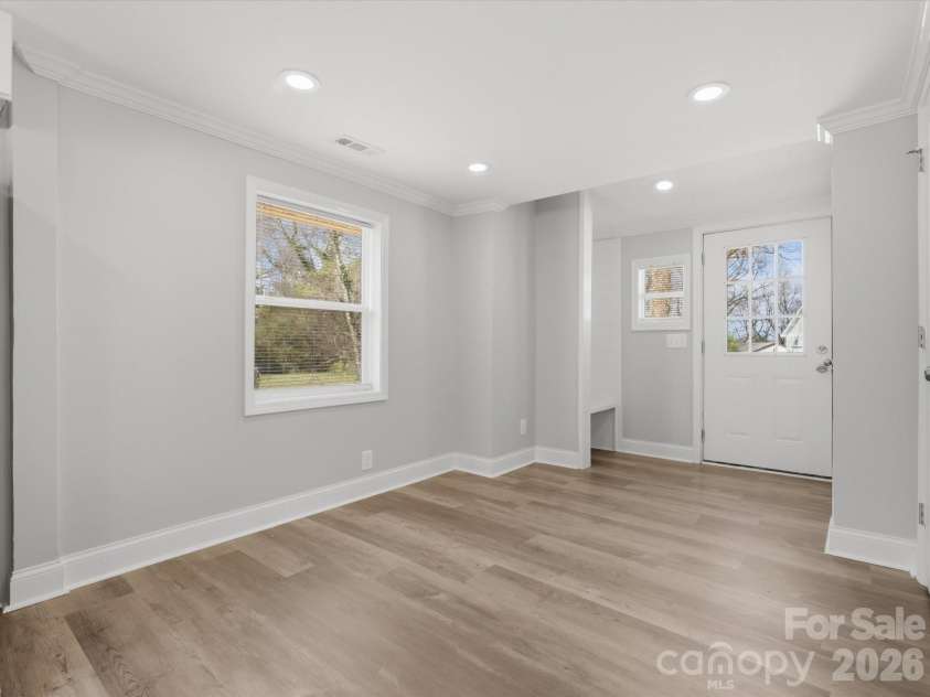 3900 Plainview Road, Charlotte, NC 28208.  MLS# CAR4355687, YatesRealty ID 8471. 