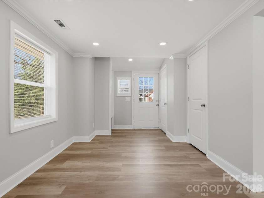 3900 Plainview Road, Charlotte, NC 28208.  MLS# CAR4355687, YatesRealty ID 8471. 