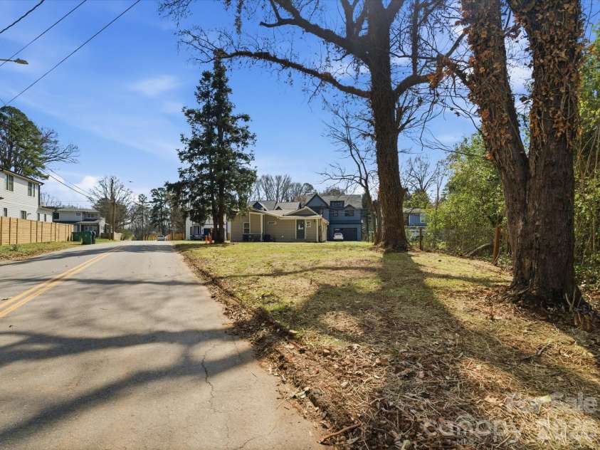 3900 Plainview Road, Charlotte, NC 28208.  MLS# CAR4355687, YatesRealty ID 8471. 