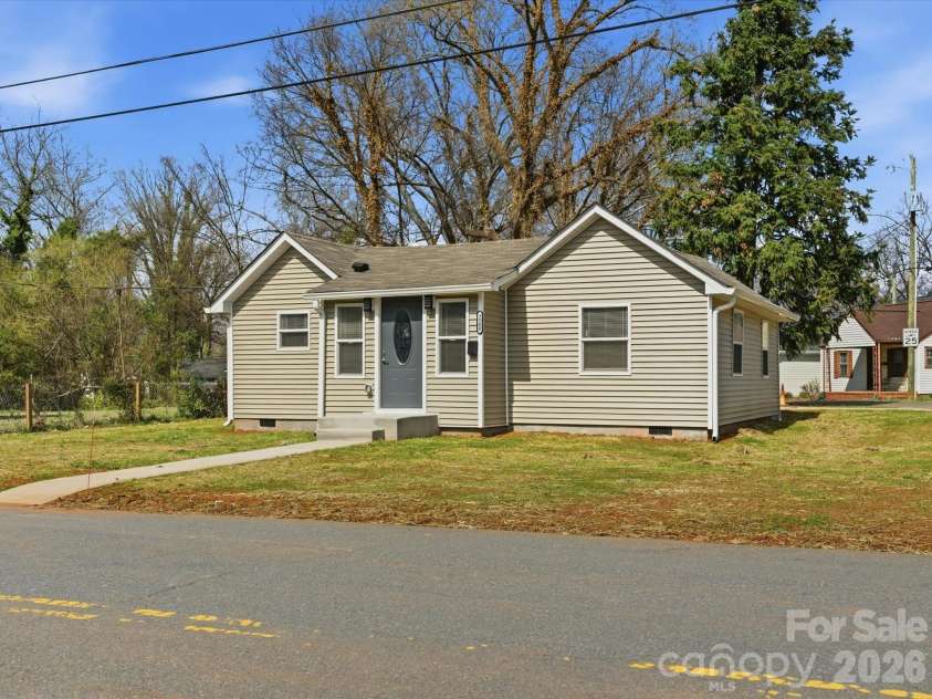 3900 Plainview Road, Charlotte, NC 28208.  MLS# CAR4355687, YatesRealty ID 8471. 