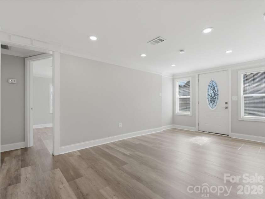 3900 Plainview Road, Charlotte, NC 28208.  MLS# CAR4355687, YatesRealty ID 8471. 