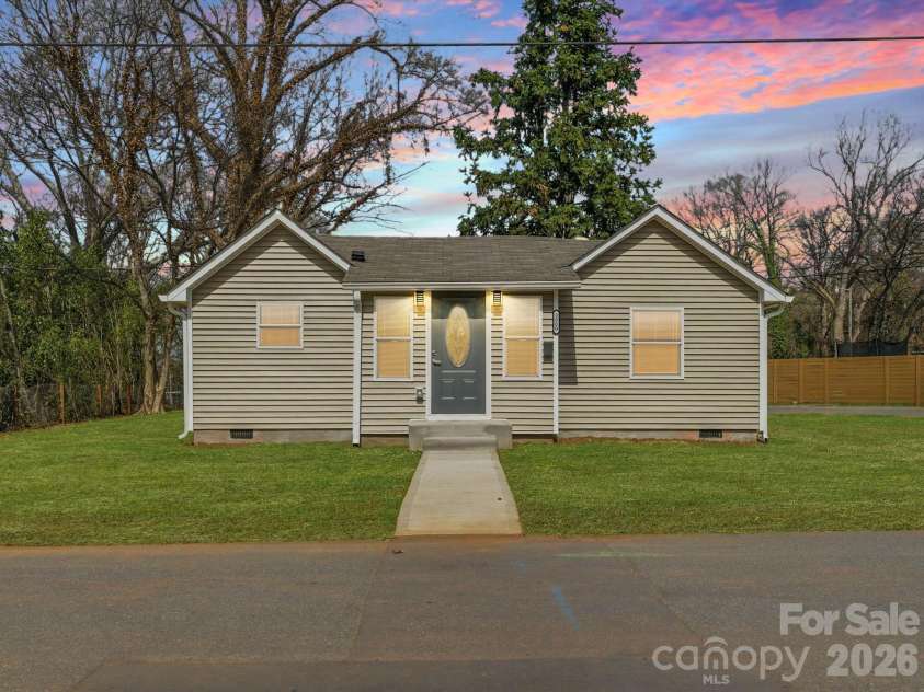 3900 Plainview Road, Charlotte, NC 28208.  MLS# CAR4355687, YatesRealty ID 8471. 