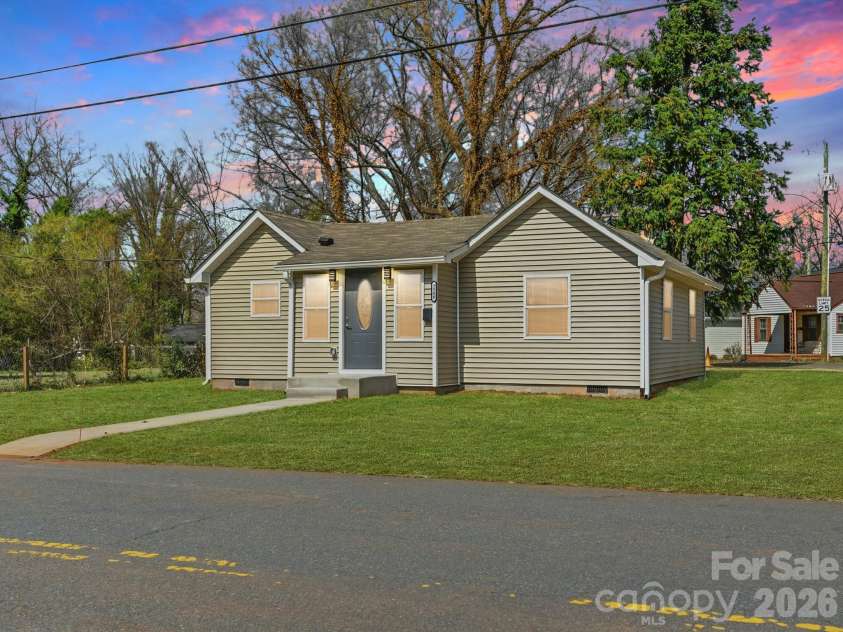 3900 Plainview Road, Charlotte, NC 28208.  MLS# CAR4355687, YatesRealty ID 8471. 