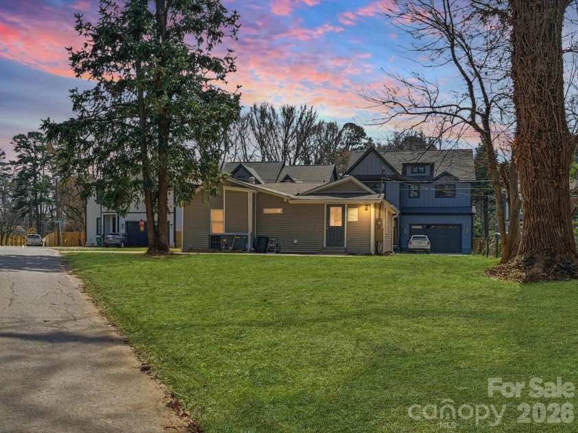 3900 Plainview Road, Charlotte, NC 28208.  MLS# CAR4355687, YatesRealty ID 8471. 