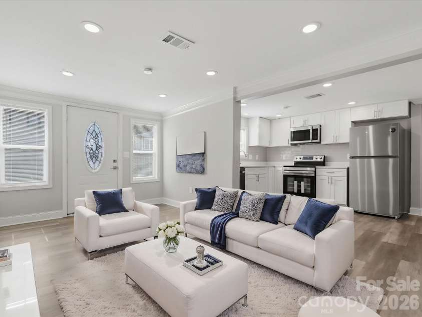 3900 Plainview Road, Charlotte, NC 28208.  MLS# CAR4355687, YatesRealty ID 8471. Virtually Staged