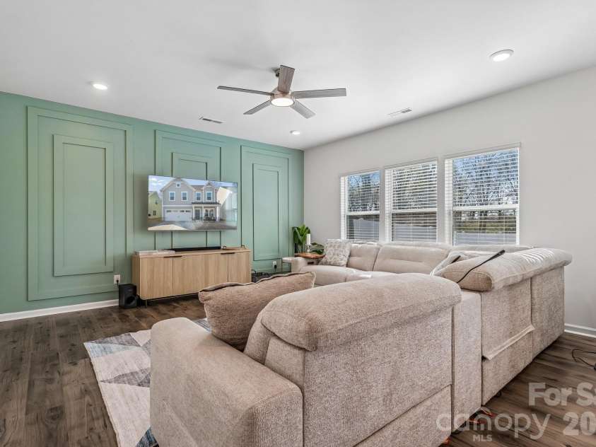164 Aspire Circle, Wingate, NC 28174.  MLS# CAR4357639, YatesRealty ID 8472. Living room w/ accent wall