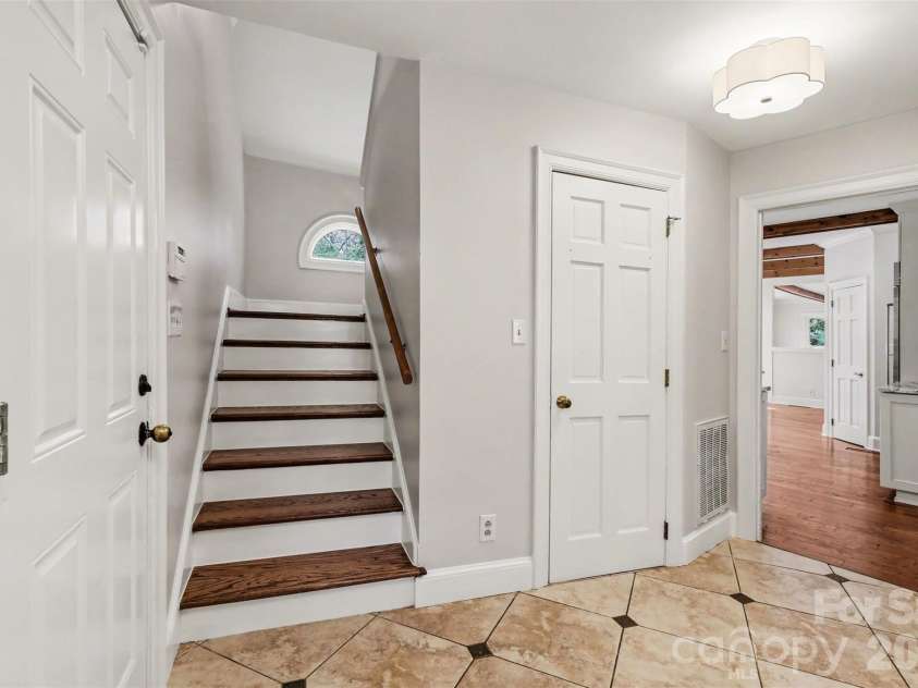 3301 Foxridge Road, Charlotte, NC 28226.  MLS# CAR4357667, YatesRealty ID 8474. Second stair case