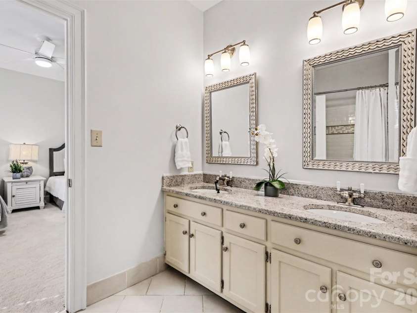 3301 Foxridge Road, Charlotte, NC 28226.  MLS# CAR4357667, YatesRealty ID 8474. Shared bathroom for Bedrooms 3 & 4
