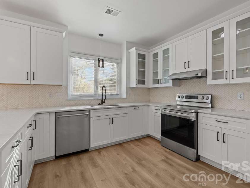 8512 Egerton Drive, Charlotte, NC 28277.  MLS# CAR4360553, YatesRealty ID 8476. 