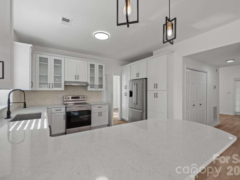 8512 Egerton Drive, Charlotte, NC 28277.  MLS# CAR4360553, YatesRealty ID 8476. 