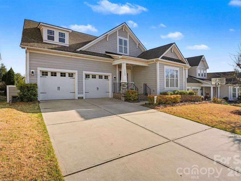 12409 Cranberry Glades Drive, Cornelius, NC 28031.  MLS# CAR4362119, YatesRealty ID 8477. 