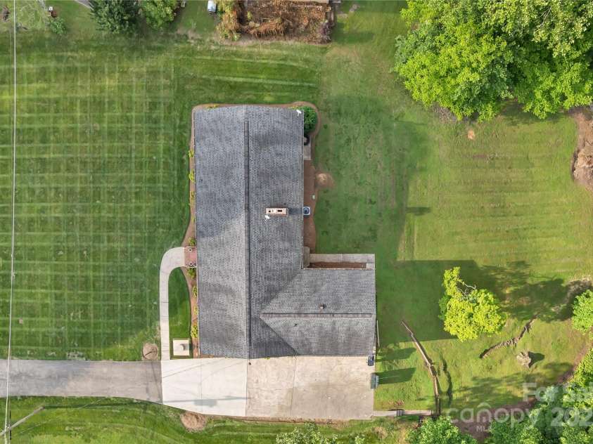 216 Delview Drive, Cherryville, NC 28021.  MLS# CAR4205230, YatesRealty ID 8477. 