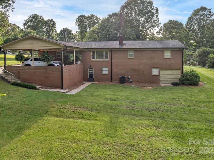 216 Delview Drive, Cherryville, NC 28021.  MLS# CAR4205230, YatesRealty ID 8477. 