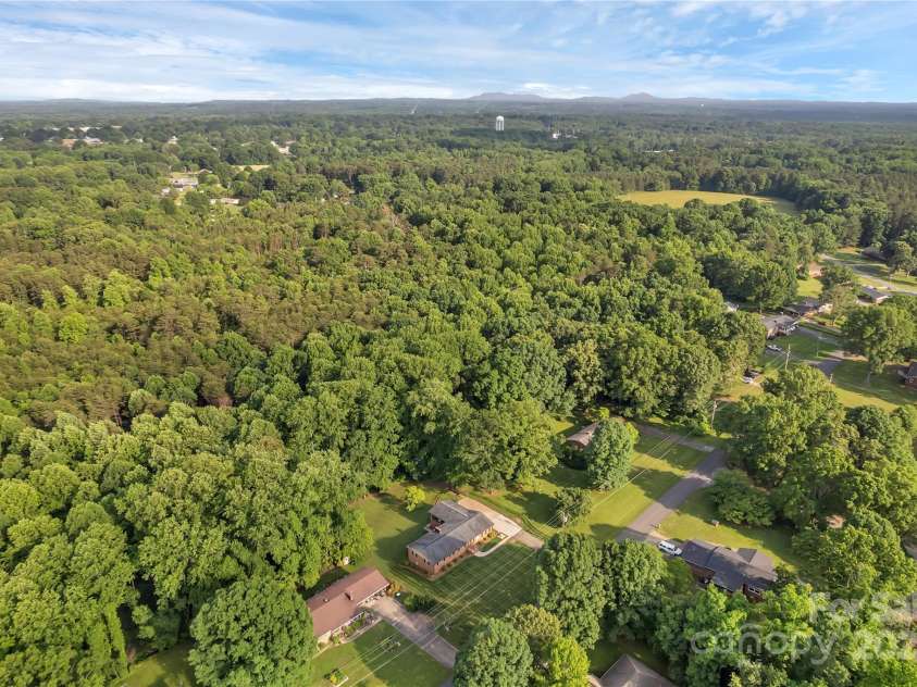 216 Delview Drive, Cherryville, NC 28021.  MLS# CAR4205230, YatesRealty ID 8477. 