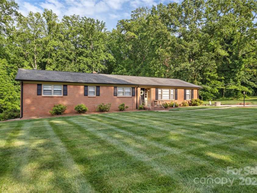 216 Delview Drive, Cherryville, NC 28021.  MLS# CAR4205230, YatesRealty ID 8477. 