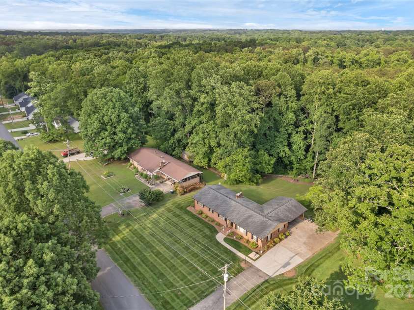 216 Delview Drive, Cherryville, NC 28021.  MLS# CAR4205230, YatesRealty ID 8477. 