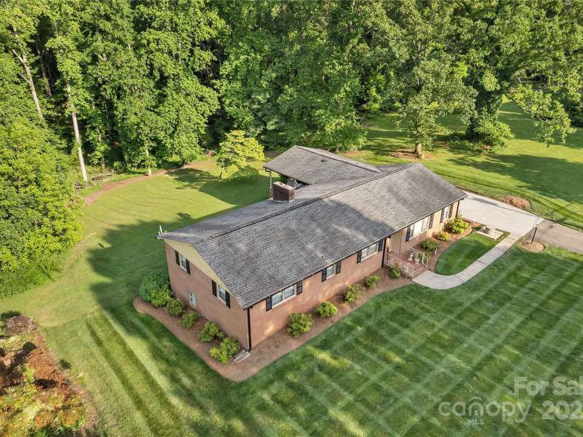 216 Delview Drive, Cherryville, NC 28021.  MLS# CAR4205230, YatesRealty ID 8477. 