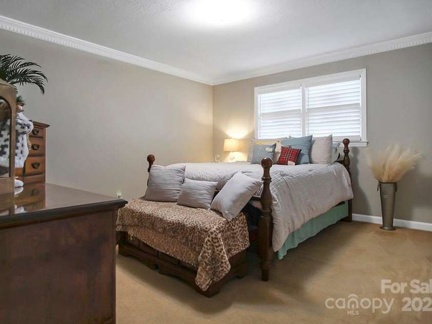 216 Delview Drive, Cherryville, NC 28021.  MLS# CAR4205230, YatesRealty ID 8477. 