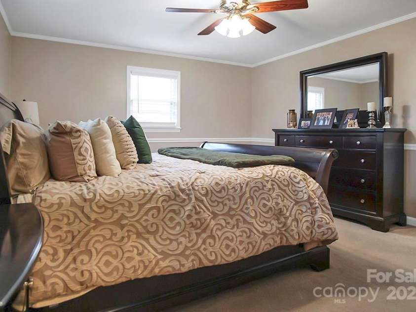 216 Delview Drive, Cherryville, NC 28021.  MLS# CAR4205230, YatesRealty ID 8477. 