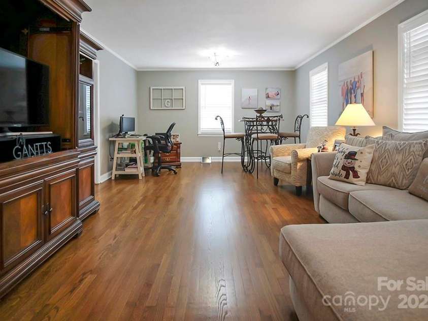 216 Delview Drive, Cherryville, NC 28021.  MLS# CAR4205230, YatesRealty ID 8477. 