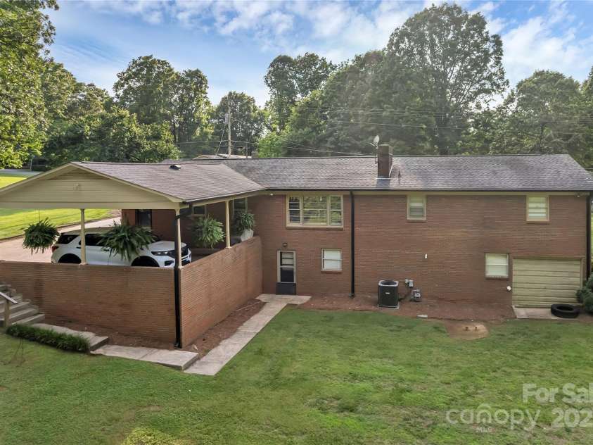 216 Delview Drive, Cherryville, NC 28021.  MLS# CAR4205230, YatesRealty ID 8477. 