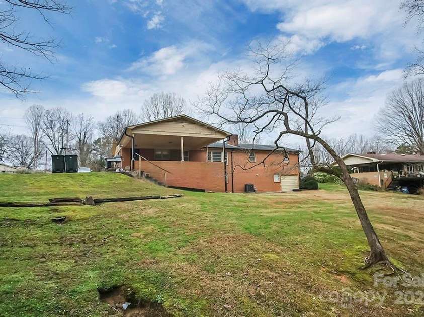 216 Delview Drive, Cherryville, NC 28021.  MLS# CAR4205230, YatesRealty ID 8477. 