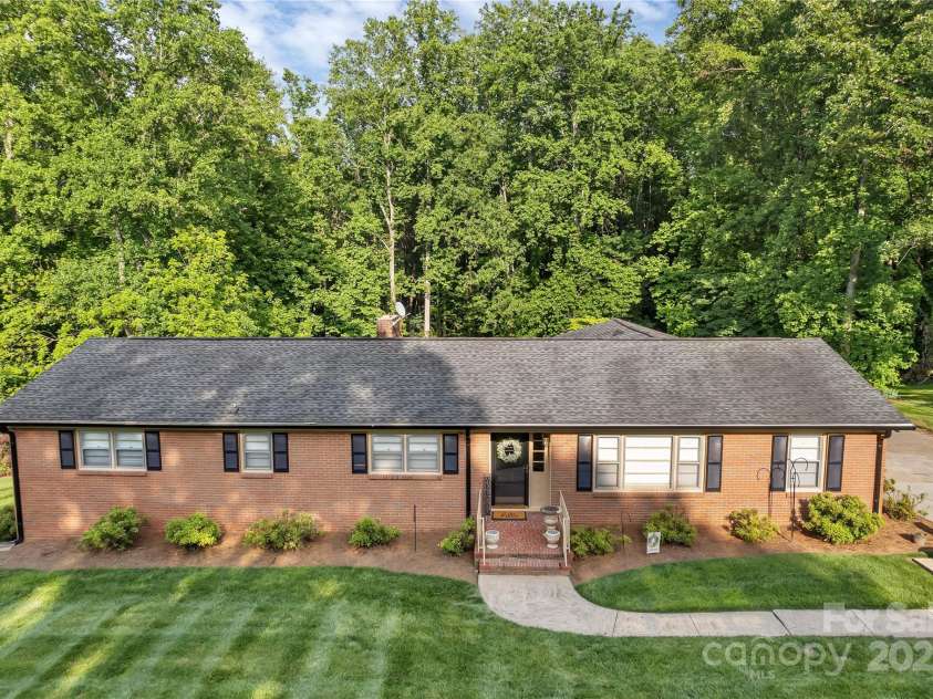 216 Delview Drive, Cherryville, NC 28021.  MLS# CAR4205230, YatesRealty ID 8477. 