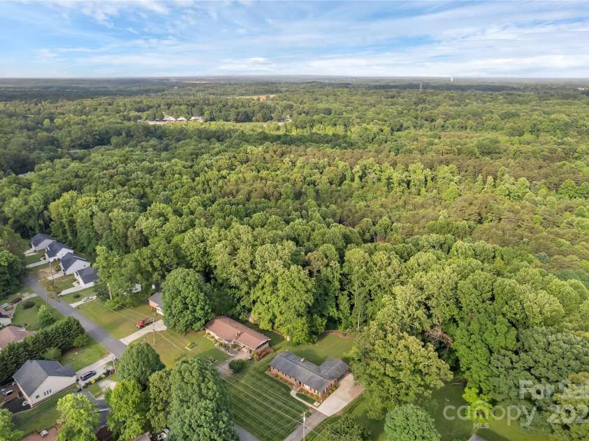 216 Delview Drive, Cherryville, NC 28021.  MLS# CAR4205230, YatesRealty ID 8477. 