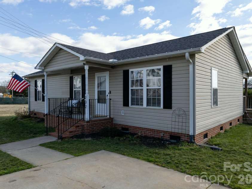 202 Rice Street, Landis, NC 28088.  MLS# CAR4350281, YatesRealty ID 8479. 