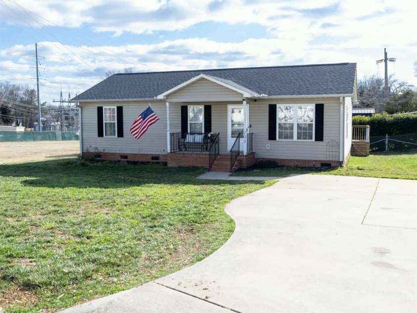 202 Rice Street, Landis, NC 28088.  MLS# CAR4350281, YatesRealty ID 8479. 