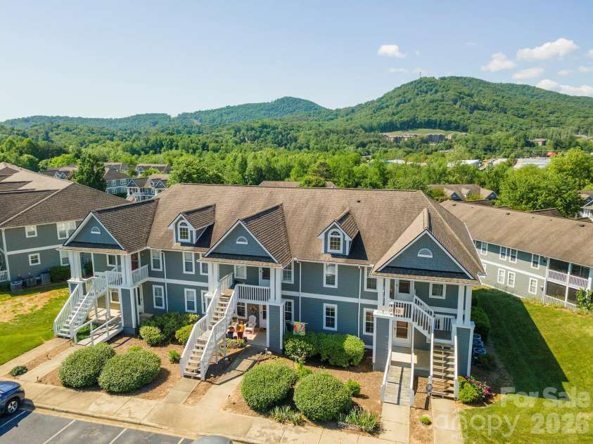 4805 Breakers Lane, Asheville, NC 28806.  MLS# CAR4376162, YatesRealty ID 848. The end of the road is quiet and peaceful. 